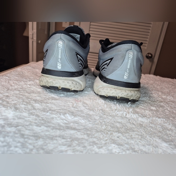 Brooks Black and Gray Athletic Shoes - Picture 2 of 6